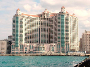 LUXURY APARTMENT at GRAND PLAZA SAN STEFANO, PRIME LOCATION with access to MEGA MALL and FOUR SEASONS'S RESTAURANTS